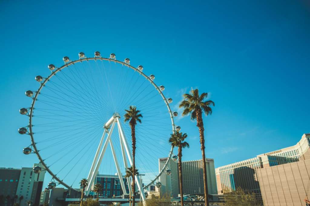 reasons-to-visit-las-vegas-ferris-wheel