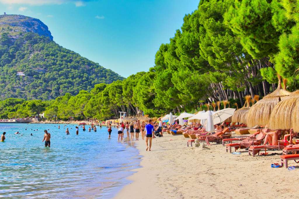 reasons-to-visit-majorca-beache