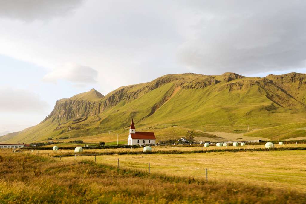 reasons-to-visit-rekjavik-walsk